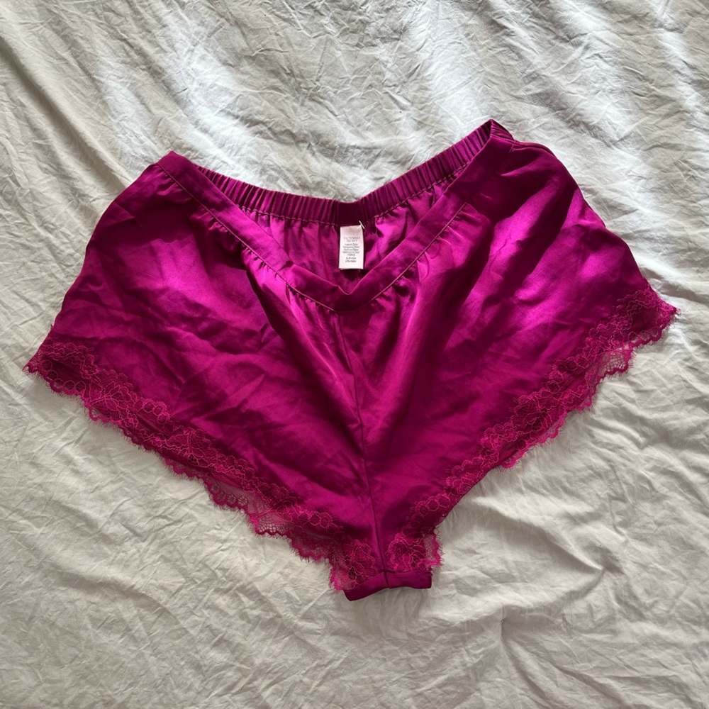 VICTORIA SECRET silky sleep shorts